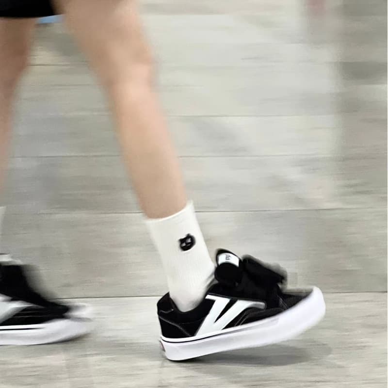 Versatile Black American Retro Skate Shoes for Women, Ins Trend Wholesale Bread Shoes, Niche Design Casual Footwear