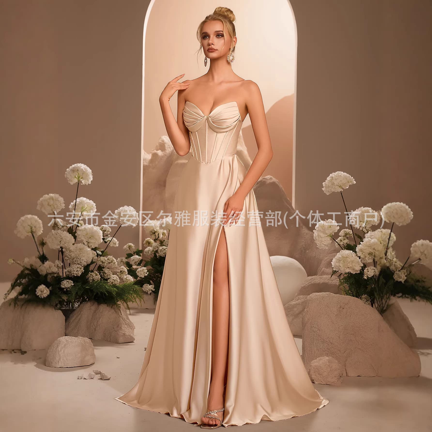 New European and American Light Luxury Satin Strapless Evening Gown with Waist-Cinching Boning, Slit Long Dress for Banquets