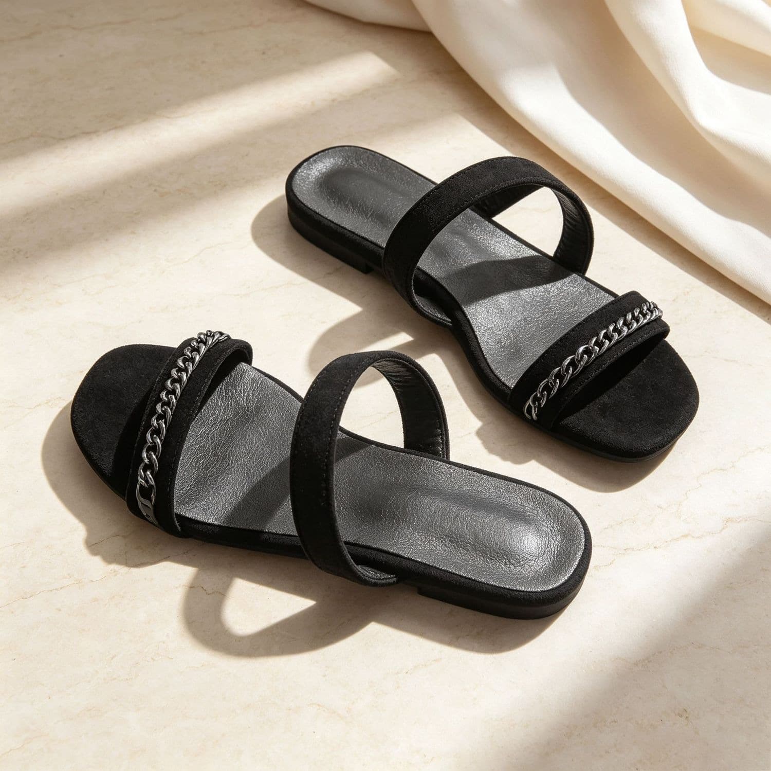 Beach casual beach sandals with skirts and slippers, fashionable metal chain flip-flops for women, 2026 summer new style