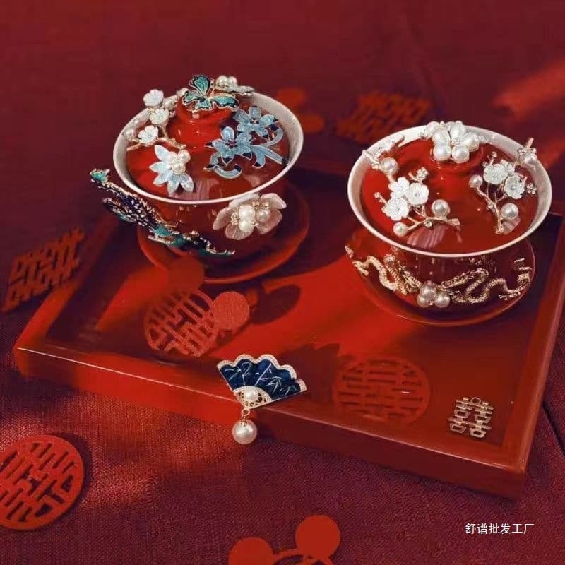 Handcrafted Ceramic Tea Cups for Wedding Celebrations, Complete with Decorative Lids and Accompanying Pair Sets