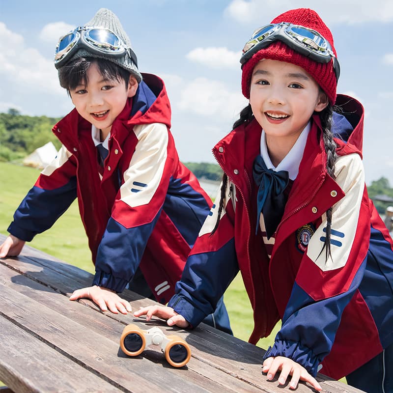 Children's windbreaker suit set for autumn/winter, three-piece elementary class and kindergarten wear in campus style.