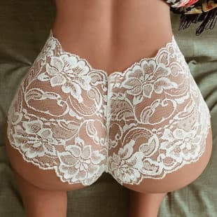 Sexy Lace Panties for Cross-Border EU/US Market, Multi-Size Low-Rise Boy Shorts with Hollow-Out Design, Cute and Alluring for Young Women