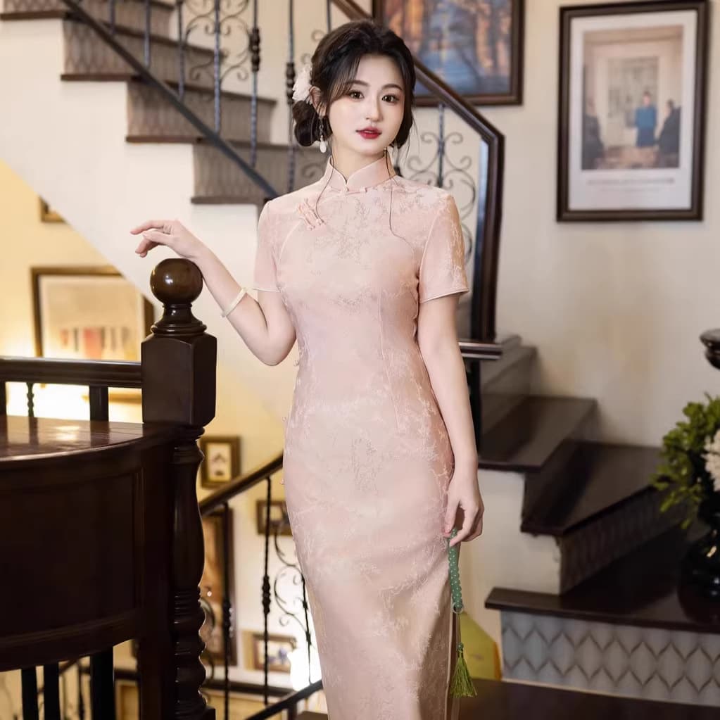 2026 spring and summer new elegant jacquard cheongsam new Chinese style stand collar slim long classic retro side eight-button cheongsam