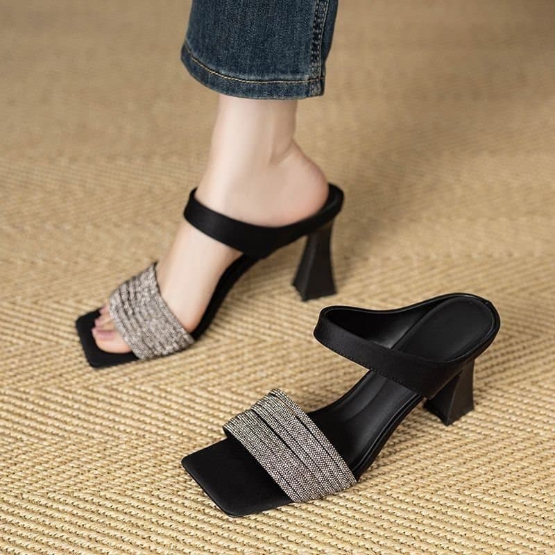 New Slippers Women's Summer Sandals Casual Women's Slippers Breathable Summer Slippers Flat Chunky Heel Versatile High Heels