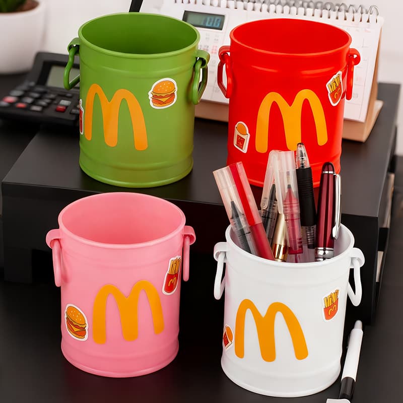 Personalized and creative pen holder, McDonald's style, suitable for student desktops, stationery storage, office makeup brush holder, large capacity.