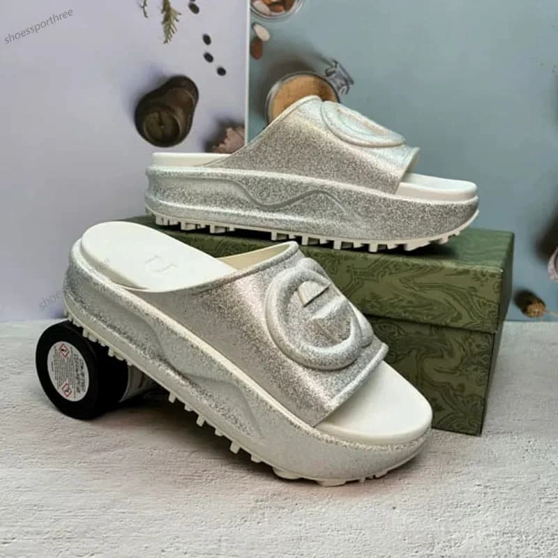 In Stock Chunky Sole Sandals with Embossed Decoration, Height-Increasing and Anti-Slip, Versatile Slippers for Daily Outings and Commuting