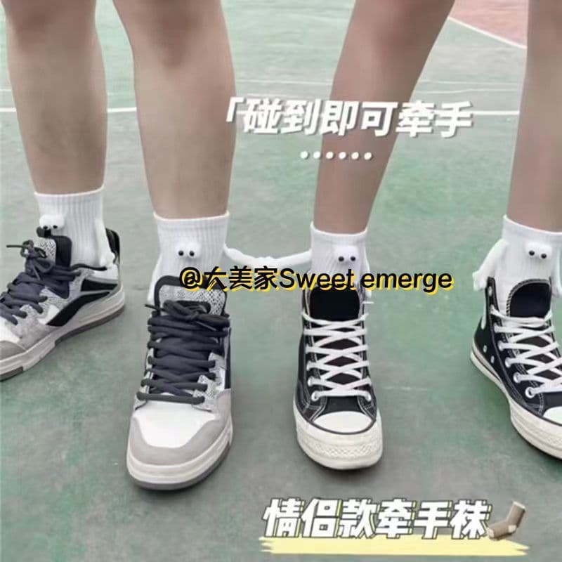 Hand-holding Color Funny Student Couple Socks Women's Trendy Unique Versatile Mid-calf Socks Men's Cotton Sports Leisure