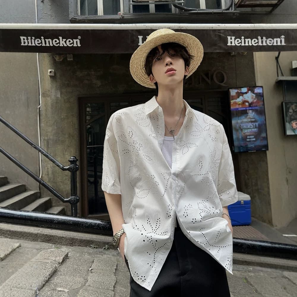Cool high-end white embroidered hollow short-sleeved shirt for men, island resort style chic top beach shirt