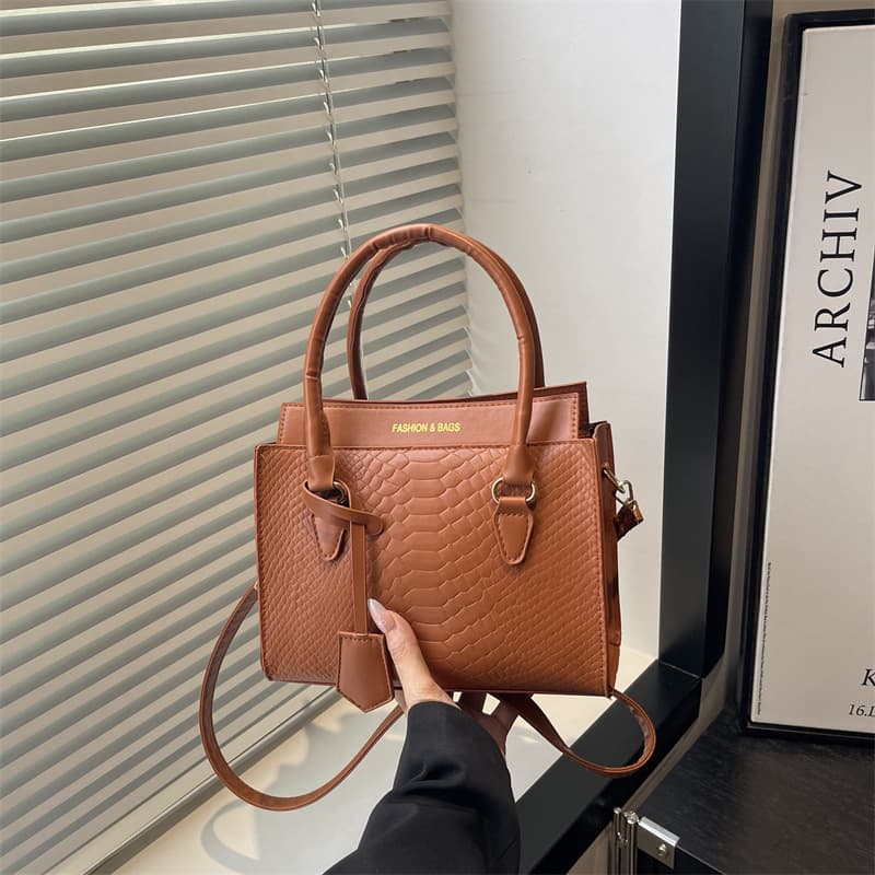 Crocodile pattern handheld small square bag for women 2025 new fashion niche shoulder bag retro versatile commuter crossbody bag