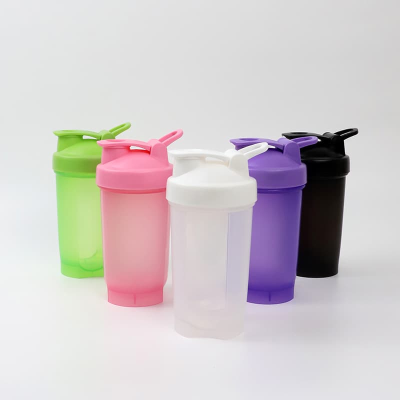 Large capacity plastic cup with handle 500ml portable sports water cup outdoor fitness sports protein powder shaker cup