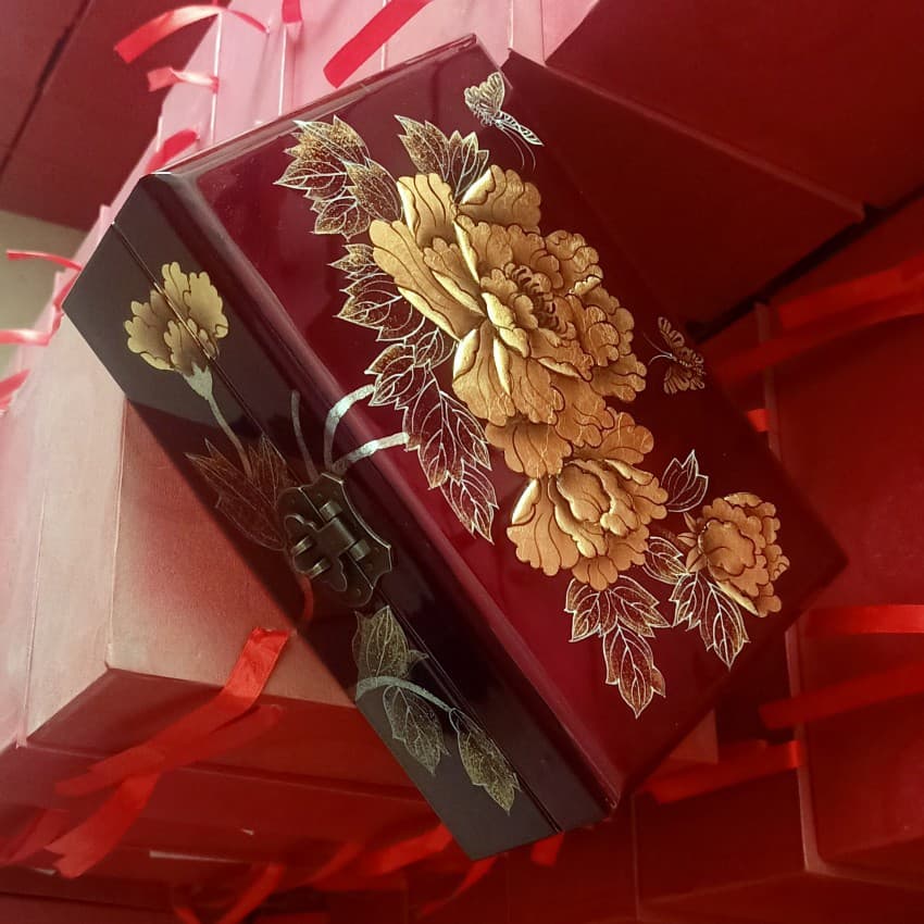 Handmade Gold Leaf Painted Jewelry Box Souvenir Lacquer Painting Storage Jewelry Box Polished Lacquerware Bride Wedding Gift Box