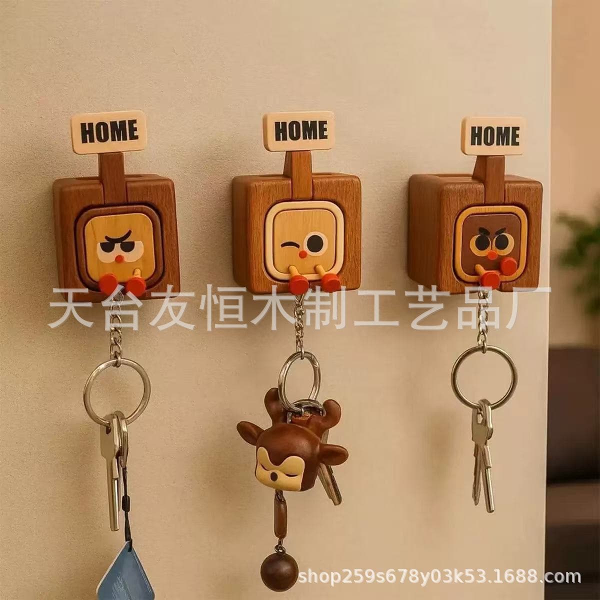 New Cross-Border Home-Out Keychain with Three Expressions, Creative Home Keychain Gift, Wooden Wall Decoration
