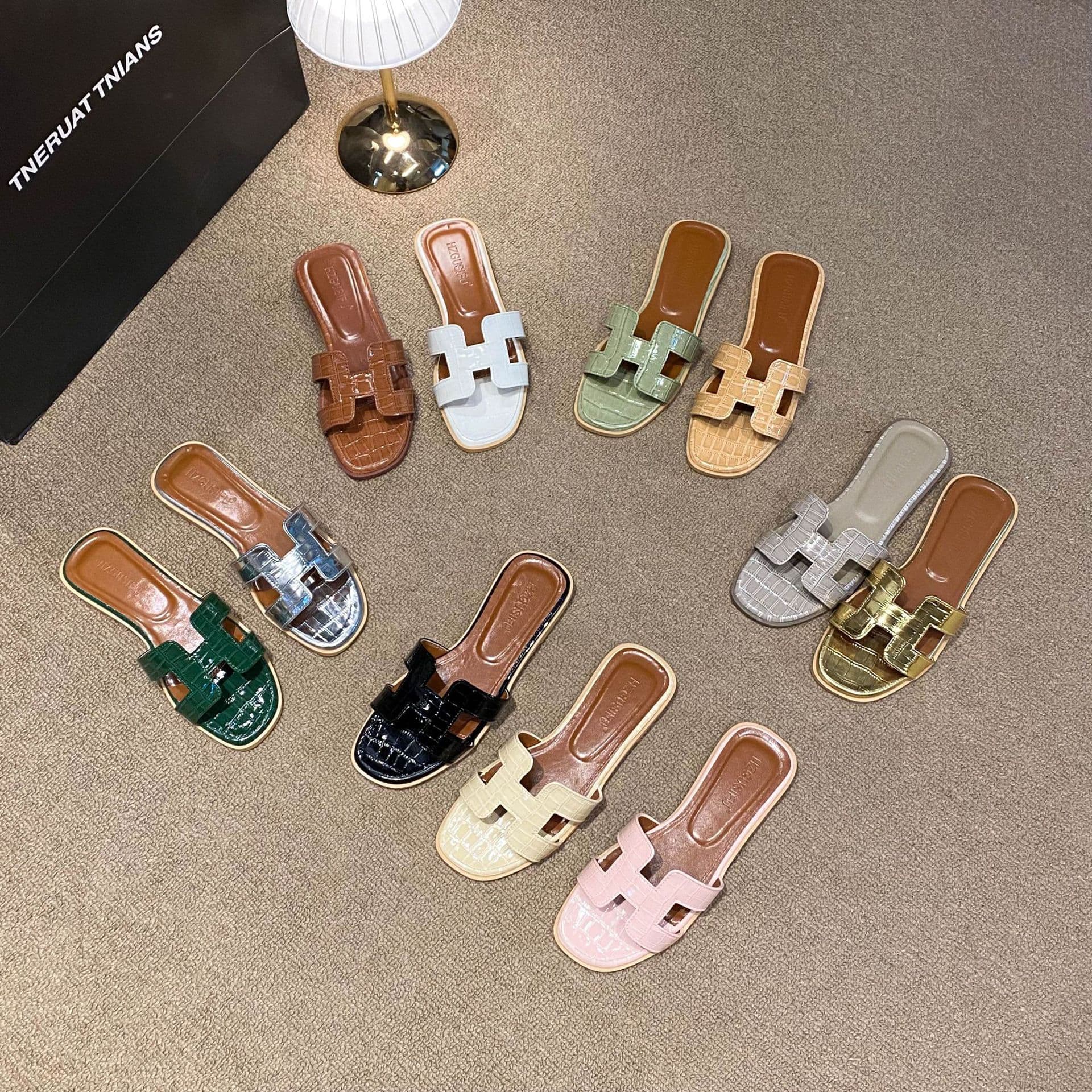 Women's Slippers 2026 New Trendy Summer Flat Sandals Fashion Beach Flip Flops with Stone Texture