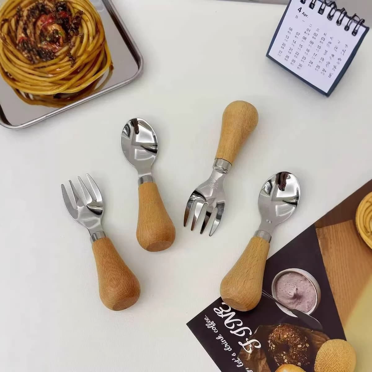 Adorable stainless steel children's wood-grain fork and spoon set, short-handled baby tableware, dessert spoon, portable storage box