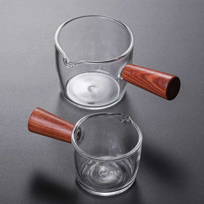 Japanese-style glass mini latte cup with wooden handle, milk jug, dipping saucer, small milk cup/saucer cup.