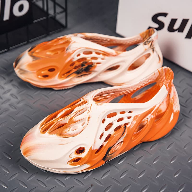 Couple Men and Women Sandals Spring Summer New Korean Camo Yeezy Crocs Toe-Covered Cross-Border Large Size Men's Beach Sandals Slippers