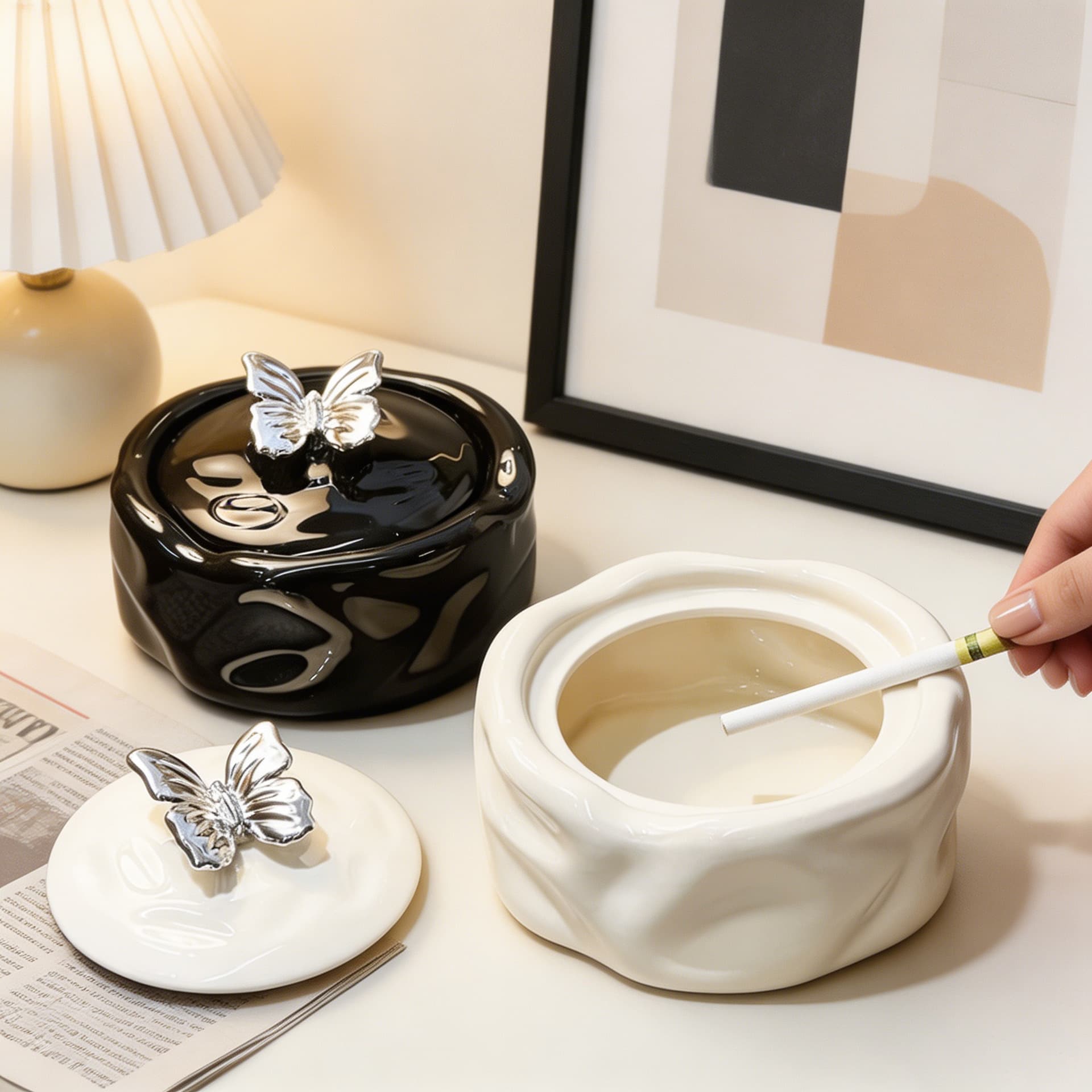 Ceramic Ashtray with Lid, Anti-Ash Dispersion, Home Living Room Desktop Decor, Light Luxury High-End Creative Office Ashtray