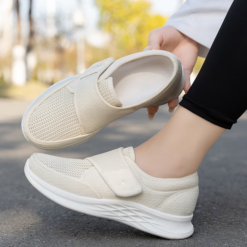 2025 Summer Mesh Comfortable Breathable Senior Walking Shoes, Old Beijing Cloth Shoes for Middle-Aged and Elderly, Wide-Width Non-Squeezing Mom Shoes