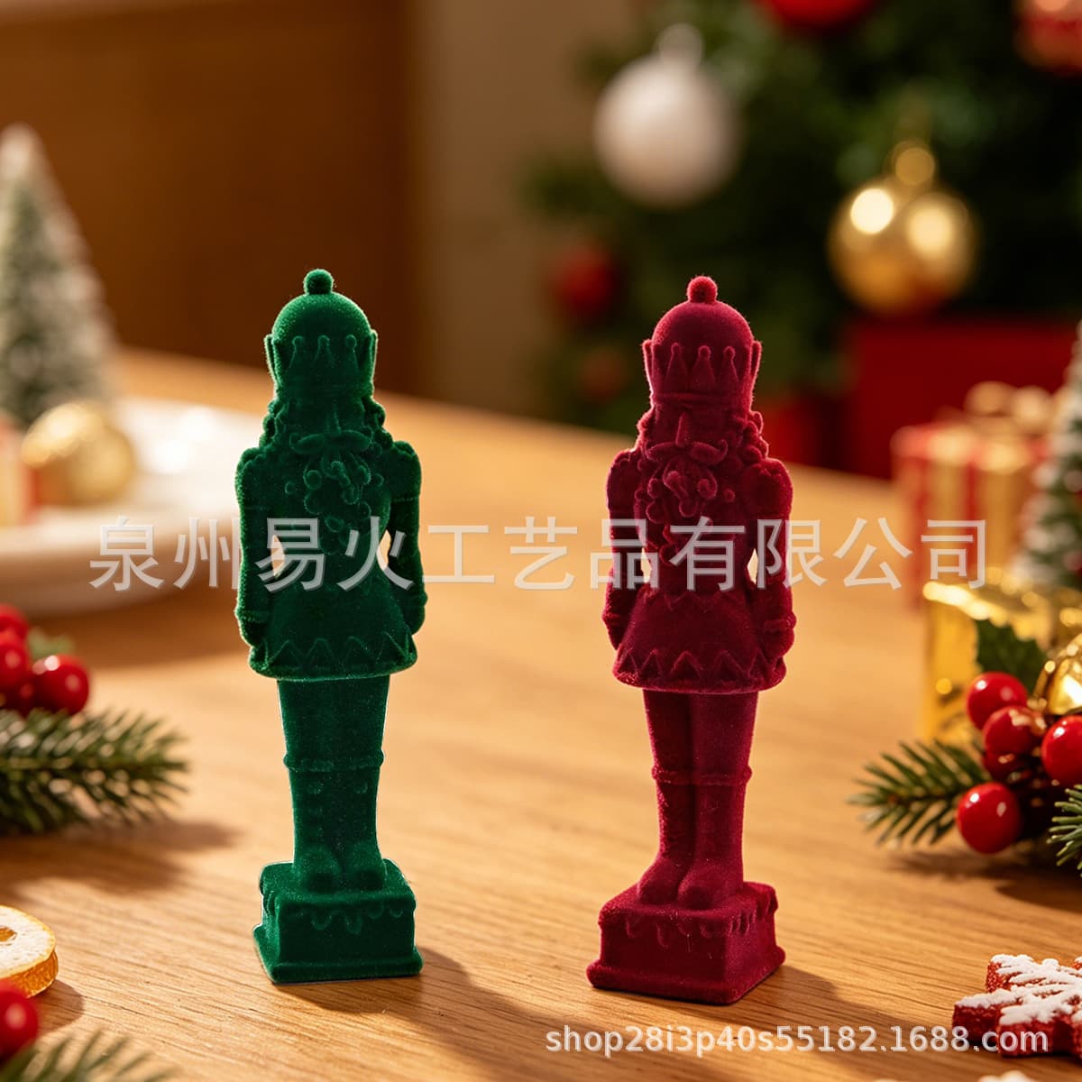Flocked Resin Red and Green Nutcracker Craft Ornament Christmas Holiday Atmosphere Decoration Nutcracker Soldier Ornament