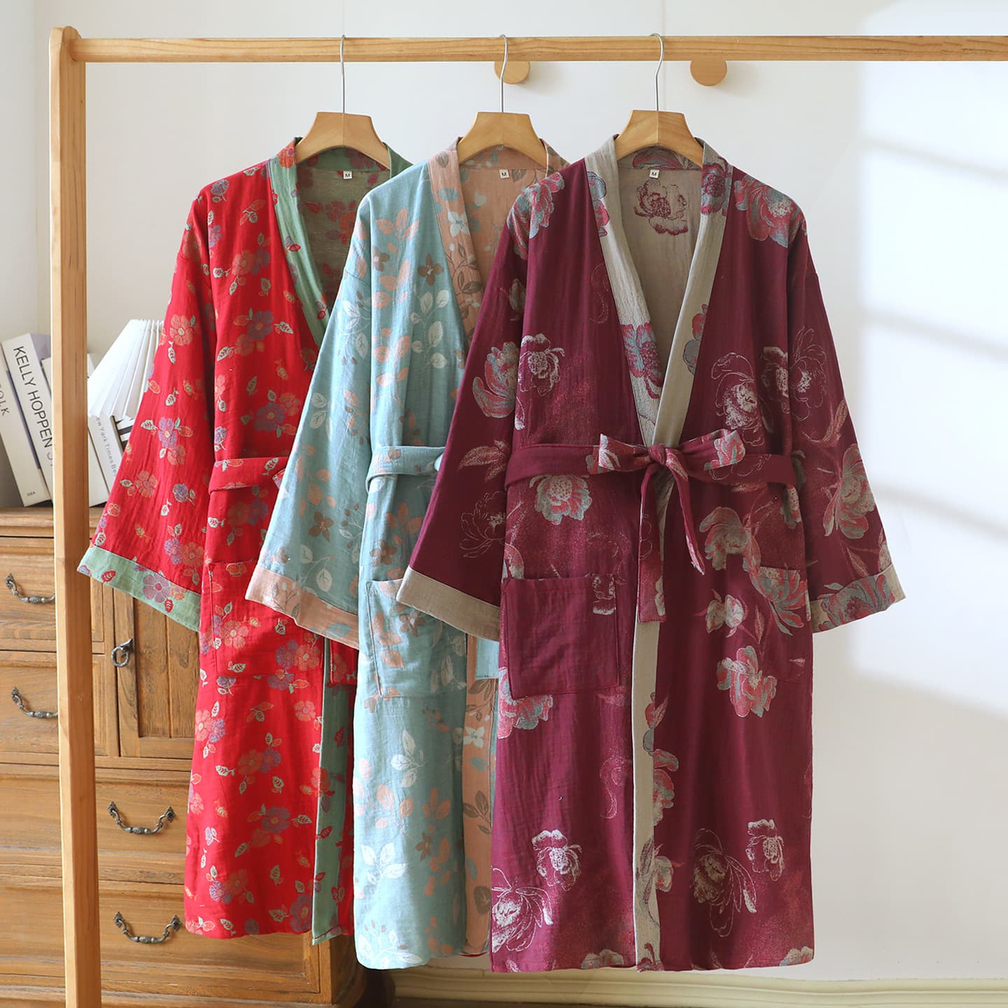Yarn-dyed jacquard double-layer gauze thin bathrobe, national style retro four-season thin nightgown, men and women can wear absorbent bathrobe for sleeping