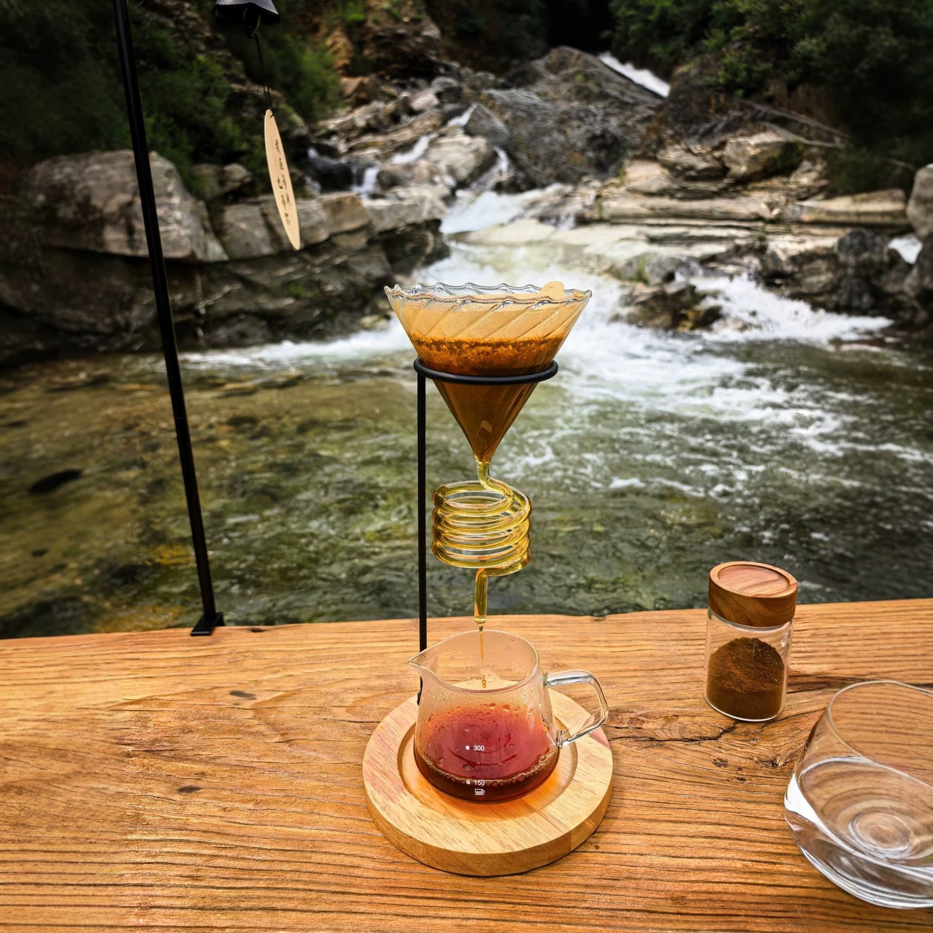 Cross-border supply of new coffee snake filter triangle coffee funnel glass filter cup creative coffee filter