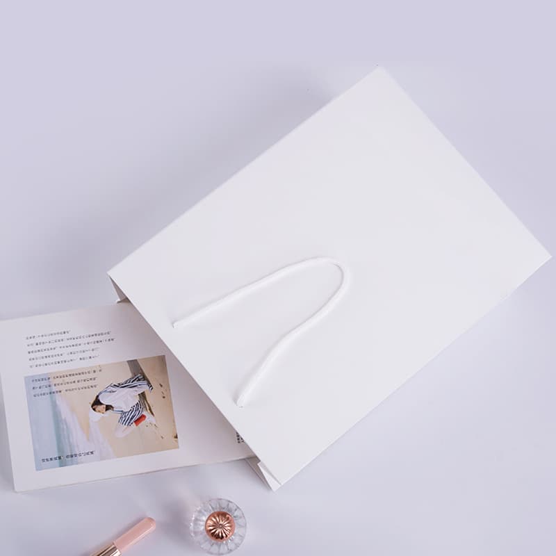 Personalized logo handbag paper bag printing white card clothing apparel gift packaging paper bag light luxury brand boutique bag