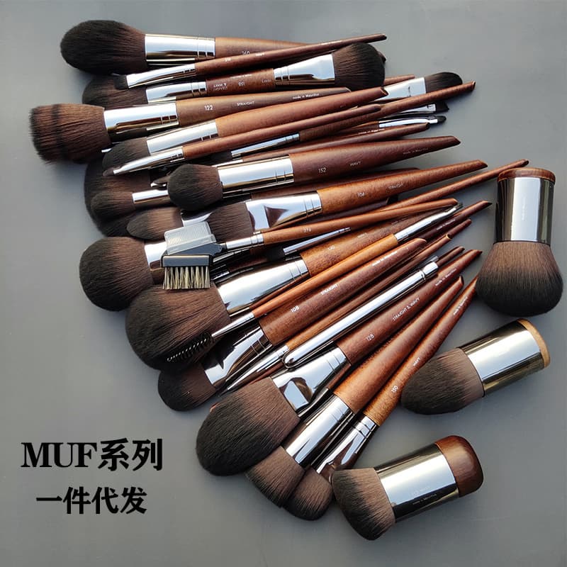 M Brand Makeup Brush Set: Blending Eyeshadow Brush, Loose Powder Brush, Blush Brush, Highlighter Brush, Nose Shadow Brush, Eyebrow Brush, Concealer Brush, Eyeliner Brush (Cangzhou)