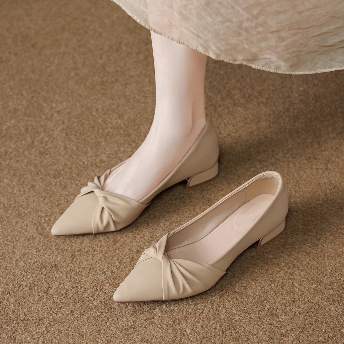 Women's Low-Heel Flats, Spring and Autumn New Style, Evening Shoes, French Fashion, Pointed Toe, Soft Sole, Chunky Heel, Little Fragrance Style, Shallow Mouth, Loafer Shoes