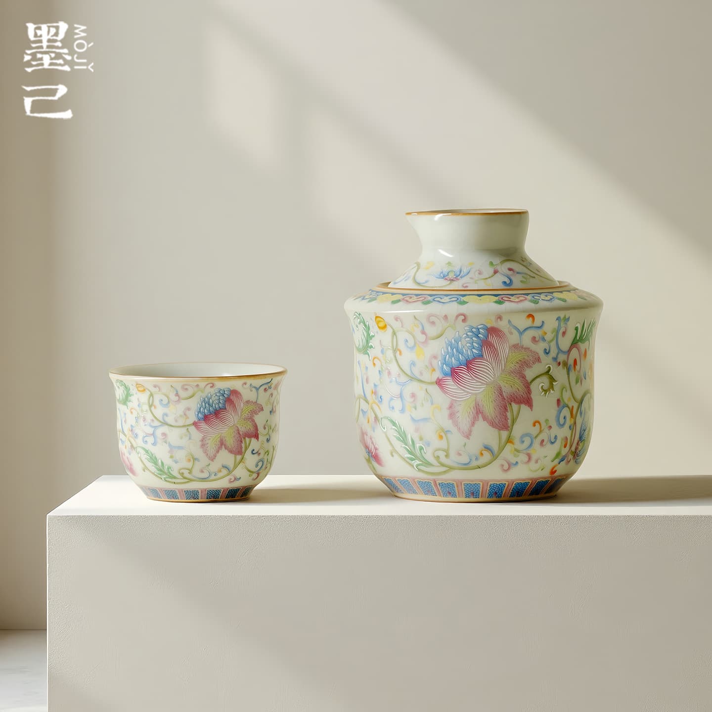 Moji Ru Kiln Warmer - Famille-rose lotus pattern ceramic pot for home heating of rice wine and sake.