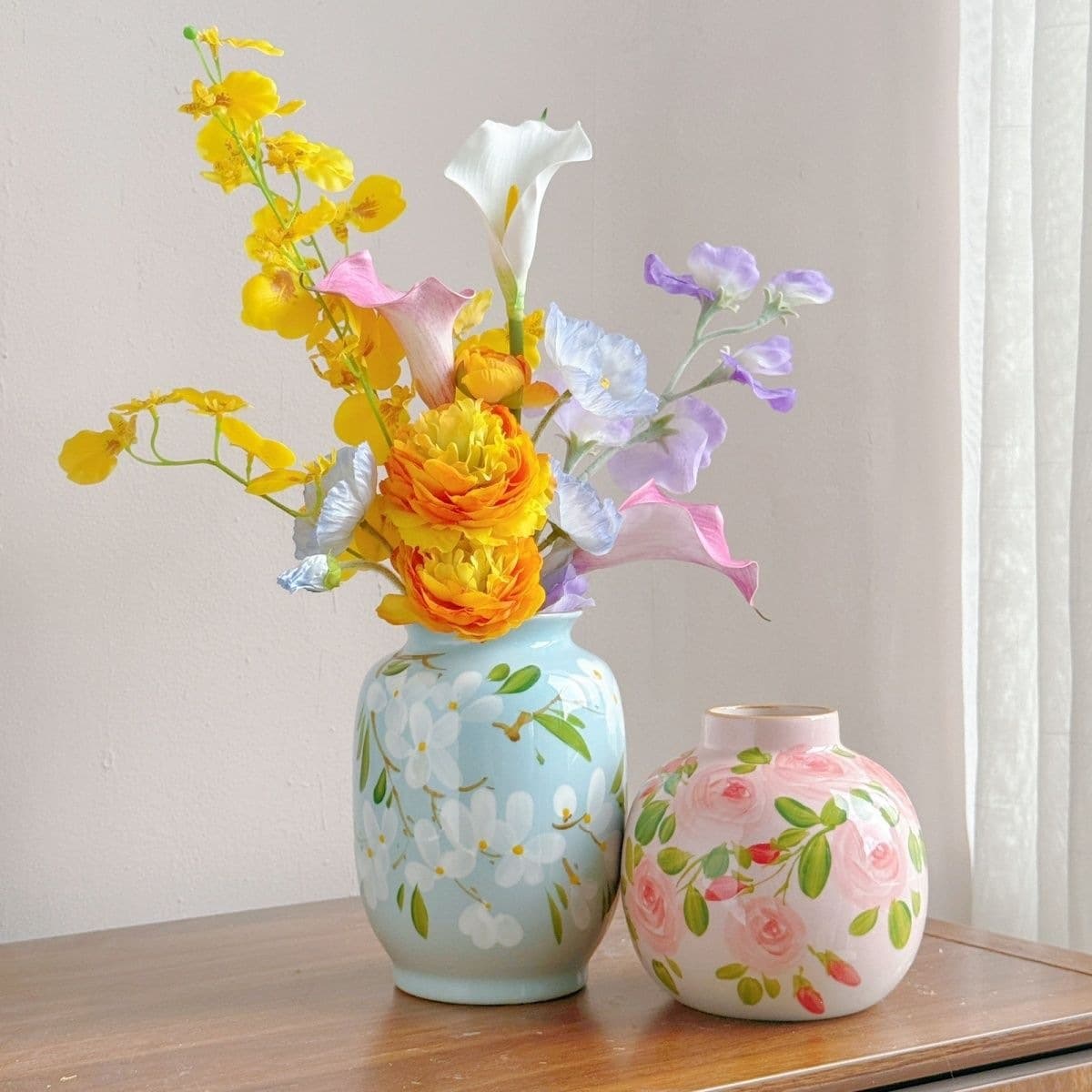 Jingdezhen high-grade ceramic hand-painted vase simple modern home living room decoration flowers hydroponic flower arrangement ornaments