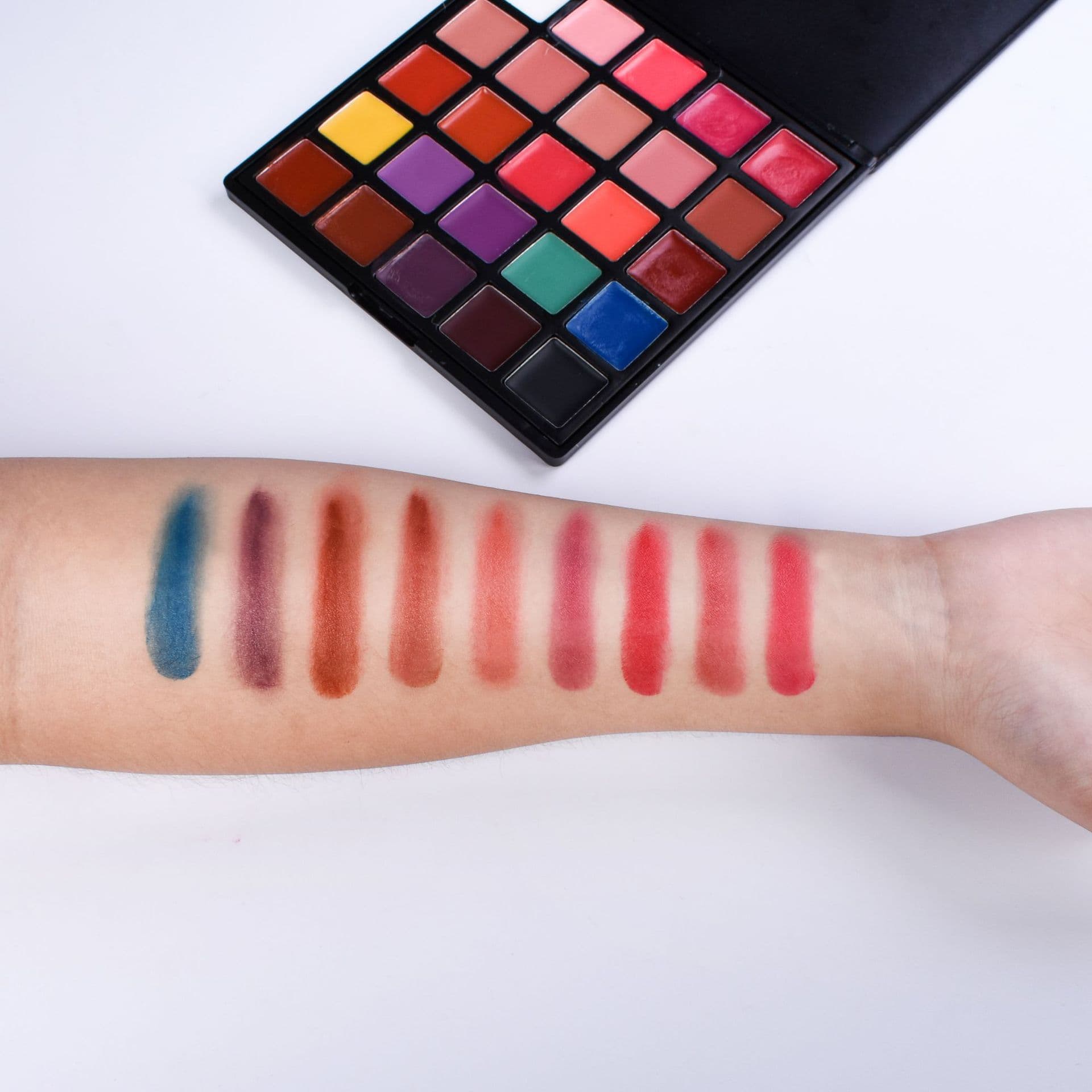 25-Color Moisturizing Lipstick Waterproof Easy-to-Apply Makeup Palette Factory Wholesale Lip Shaping Water Light