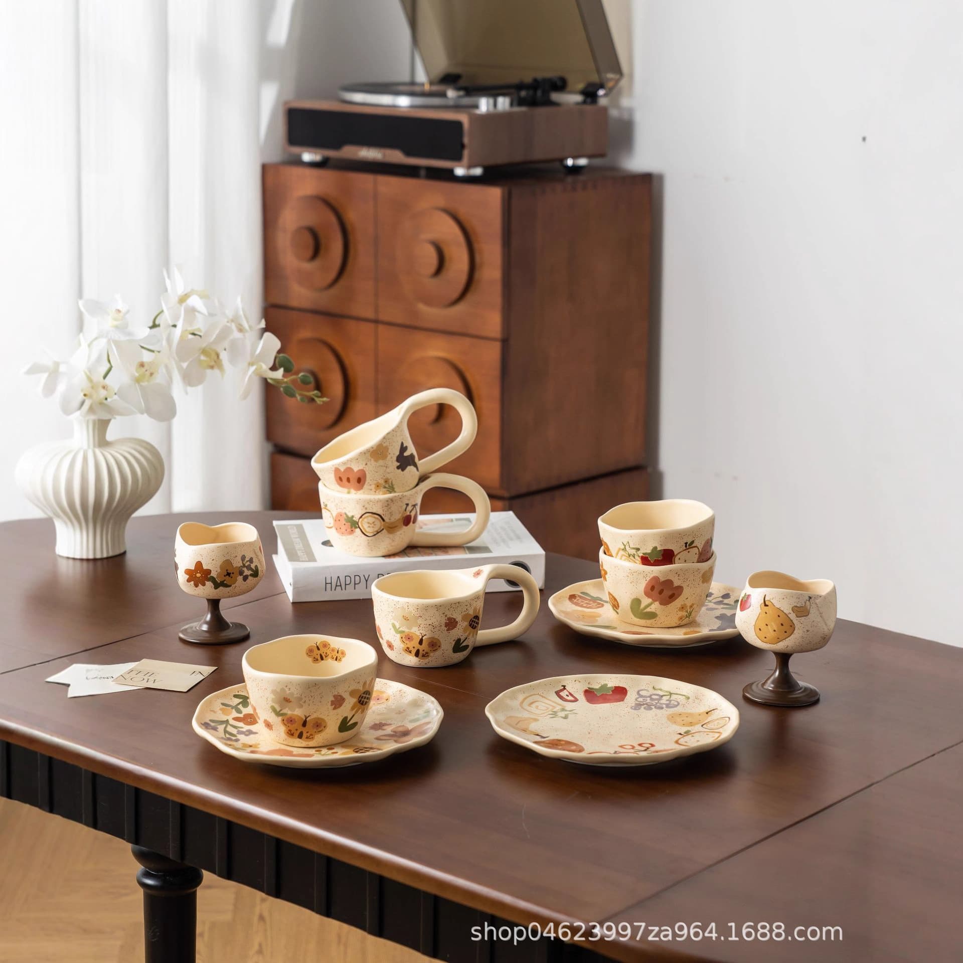 Creative graffiti tableware ceramic plates, rice bowls, high-value retro stemmed mugs, creative office water cups