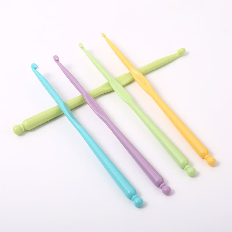 Colorful Plastic Handle Crochet Hook DIY Yarn Knitting Tool Sweater Needle Handmade Bag Shoe Accessories Crochet Hook