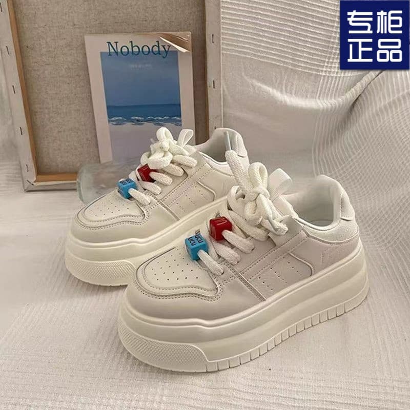 New Casual Chic Platform Thick Sole White Sneakers Versatile for Dresses Durable Skate Shoes 2025 Summer