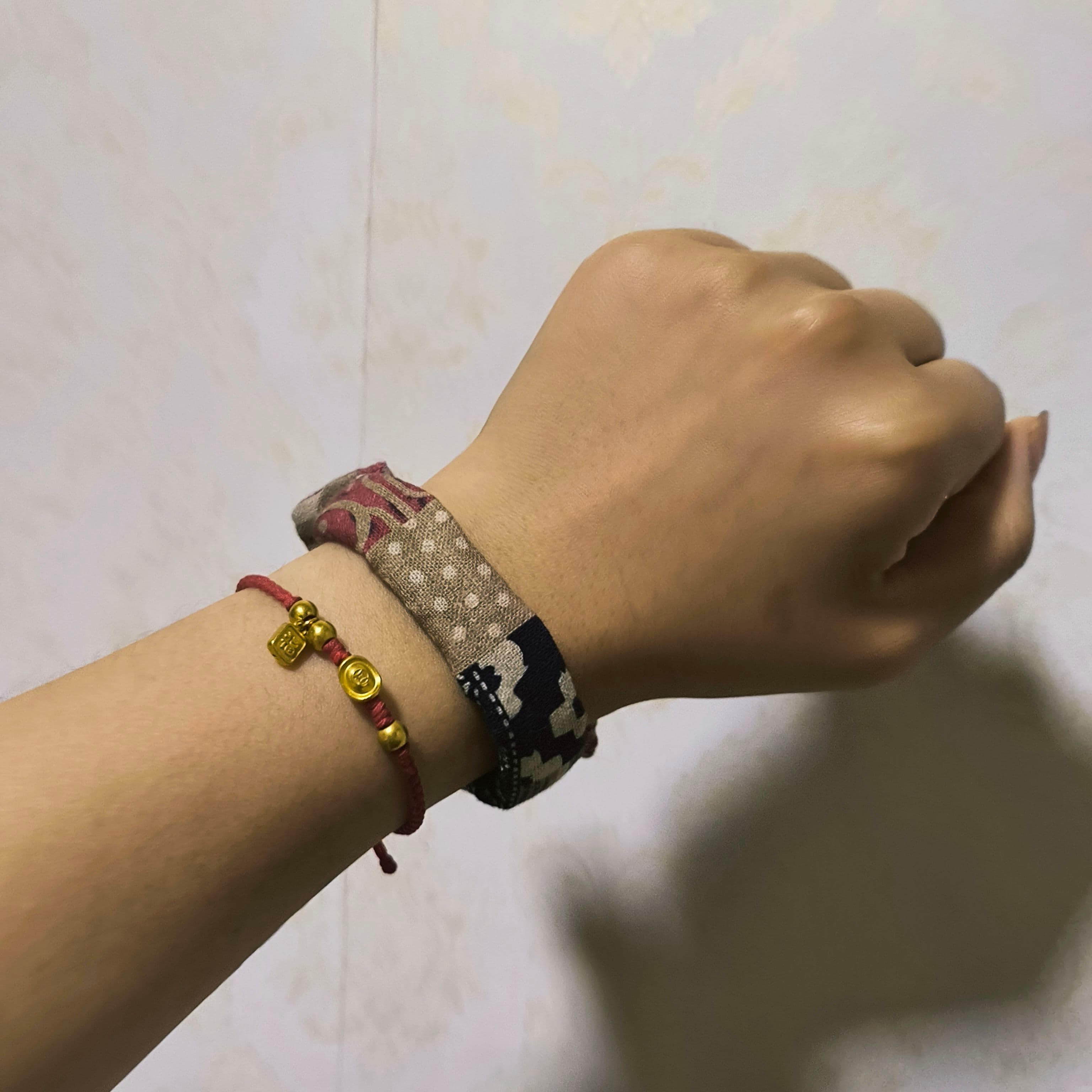 Vintage rustic linen style wrist sachet, hand-sewn by elderly artisans for mosquito repellent and epidemic prevention, portable.