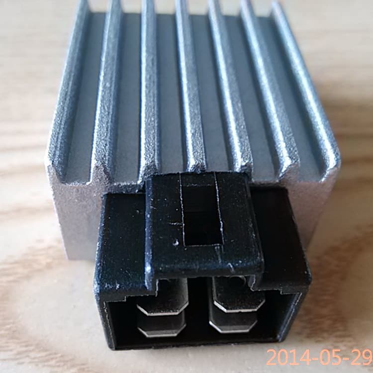 GY6 scooter GY6/50CC/125CC/150CC/4-pin 12V half-wave voltage regulator rectifier