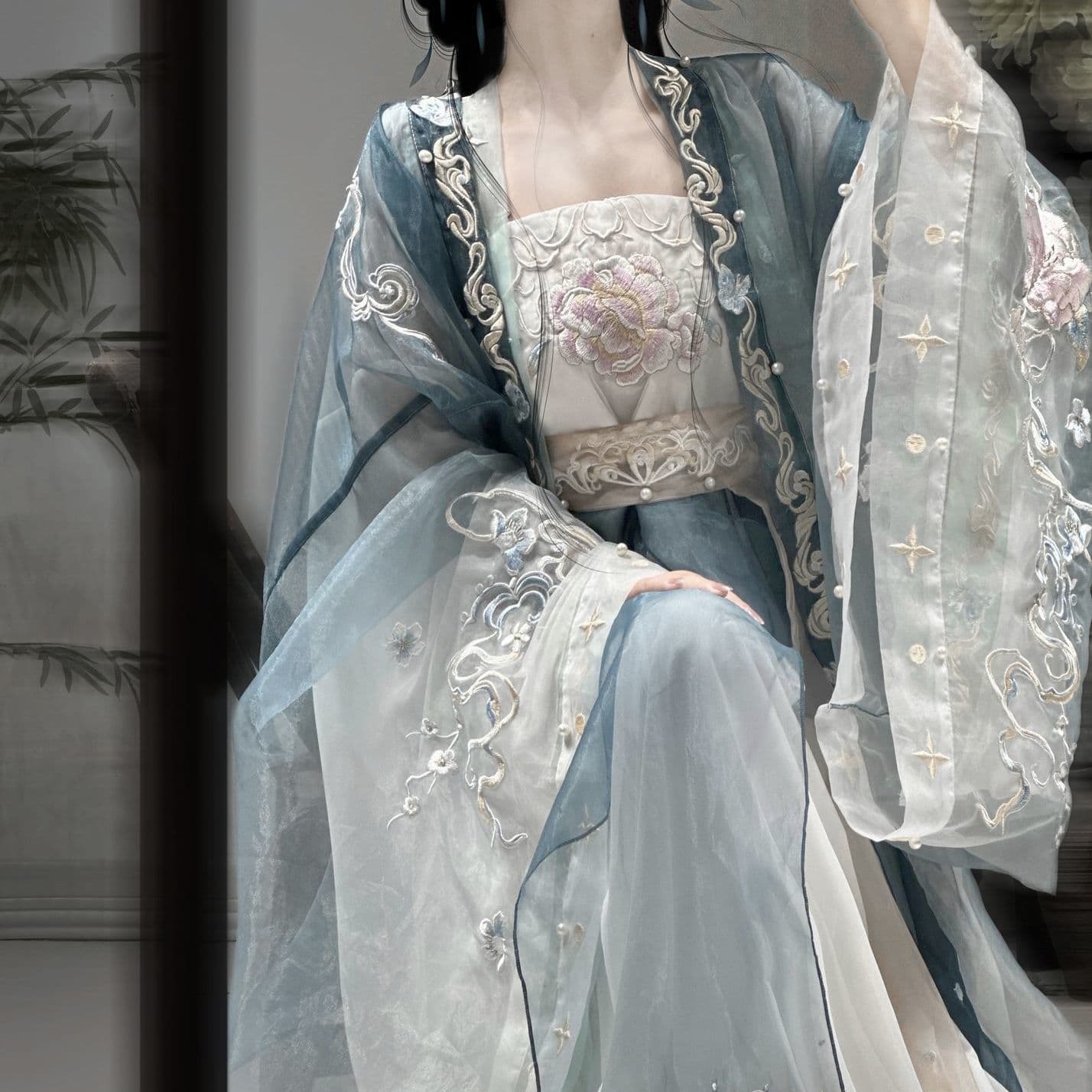 Yingxue "Like a Dream" Original Hanfu Embroidery Tang Dynasty Embroidered Large-Sleeve Blouse Hezi Skirt One-Piece Autumn New Style