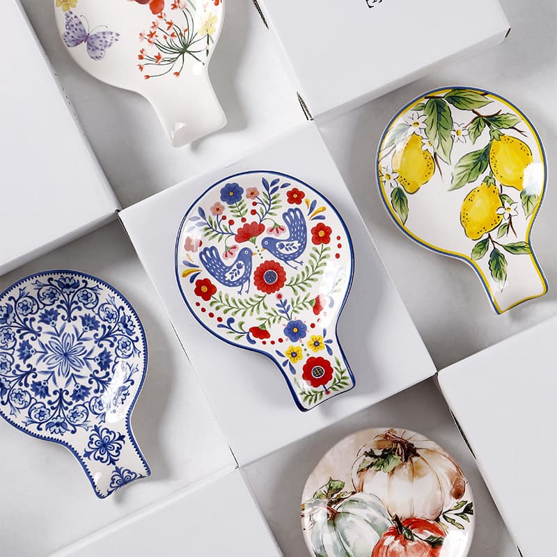 Creative Hand-Painted Ceramic Spoon Rest, Creative Spoon-Shaped Snack and Appetizer Dish, Personalized Tableware Gift, Cross-Border Wholesale