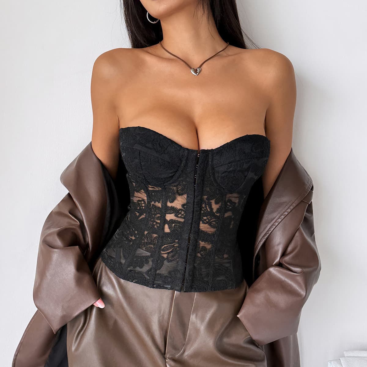 Cross-border trade French high-end niche design embroidered fishbone pure desire tie-back strapless camisole 71202
