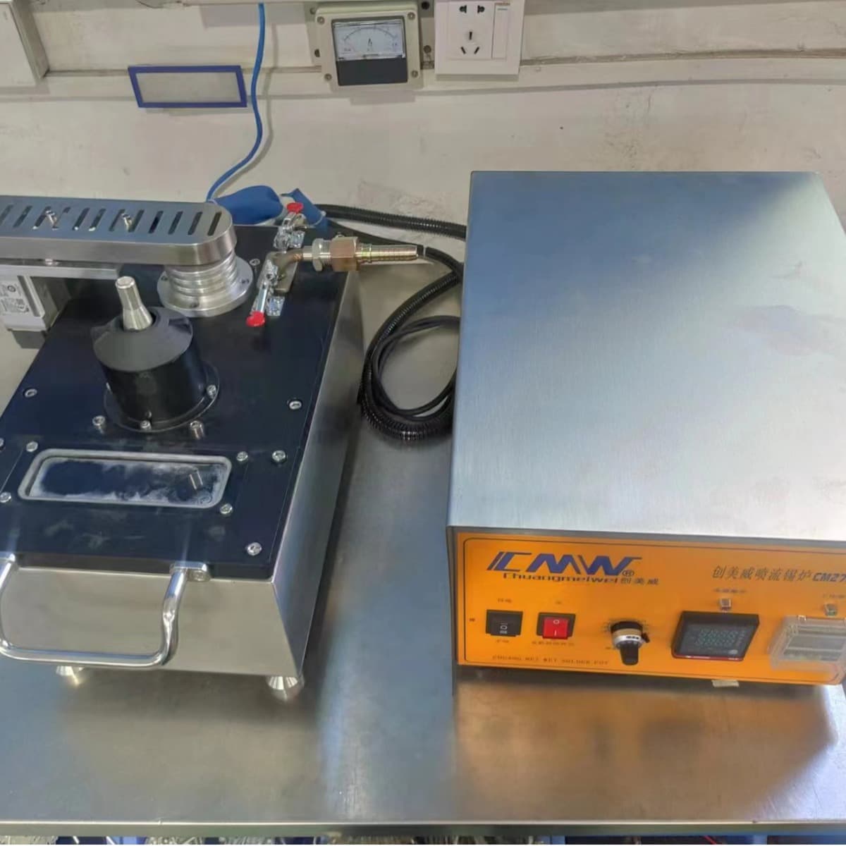 Selective wave soldering compatible solder pot with 3-15mm stable spot spraying nozzle and servo motor automation.
