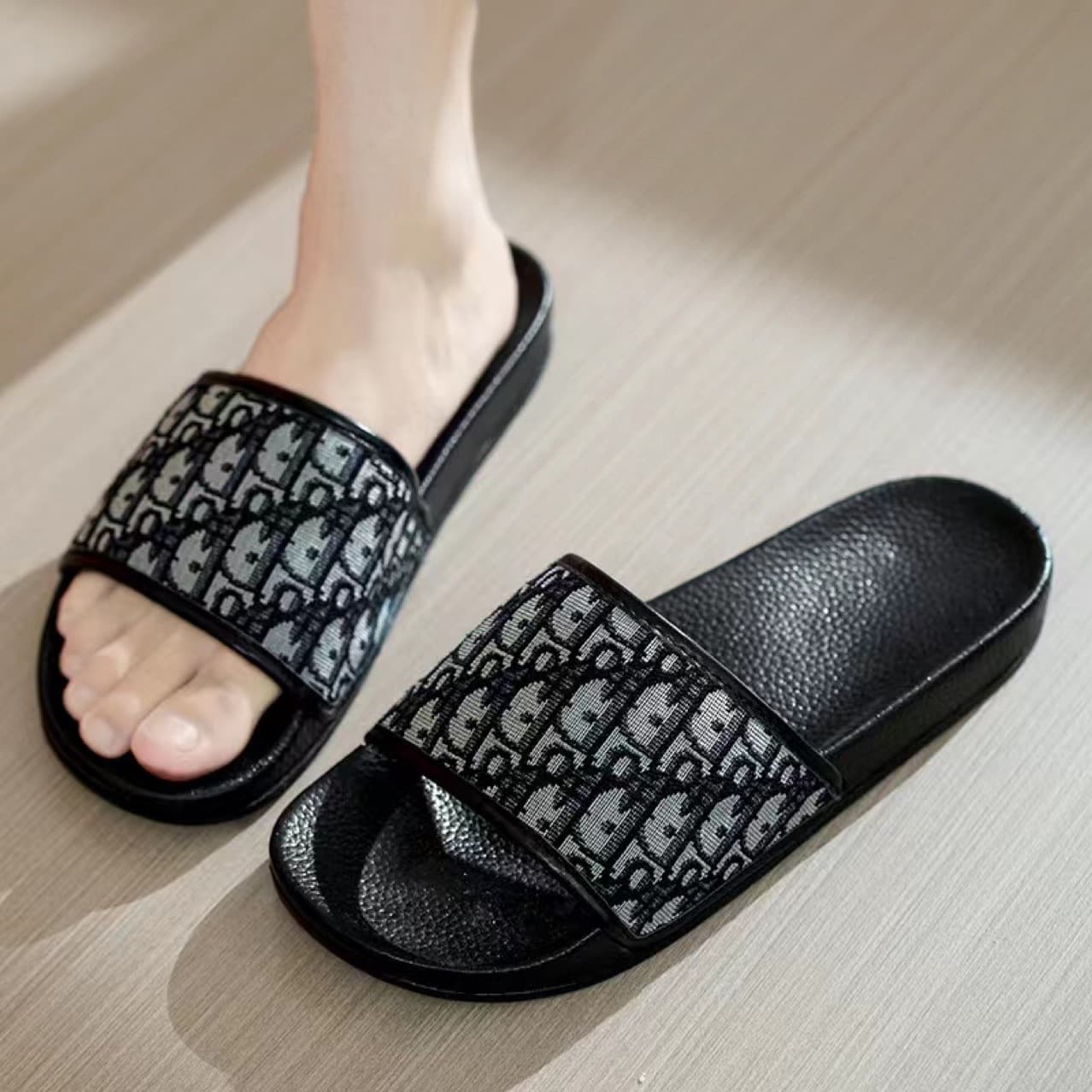 Hot Selling Men's Summer Outdoor Slippers, Non-Slip, Wear-Resistant, Sports Casual, Vietnamese Beach Flip-Flops