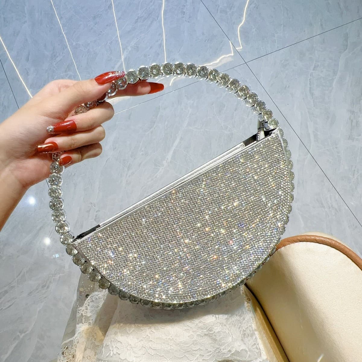 Foreign trade high-end dinner bag with diamond clutch, round niche design, celebrity rhinestone banquet bag, light luxury
