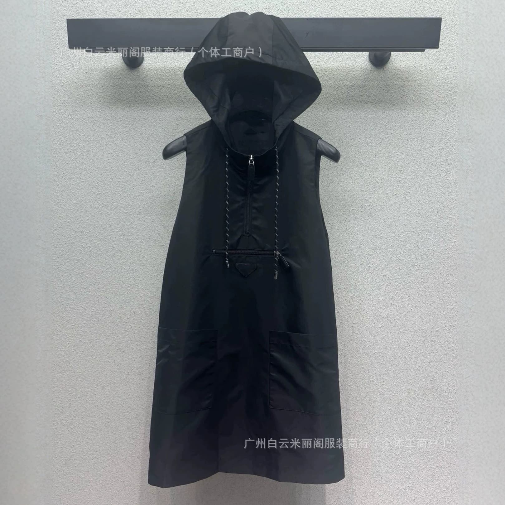 European station's new fashionable and versatile slim hooded sleeveless hooded vest dress for women half-open zipper cool dress