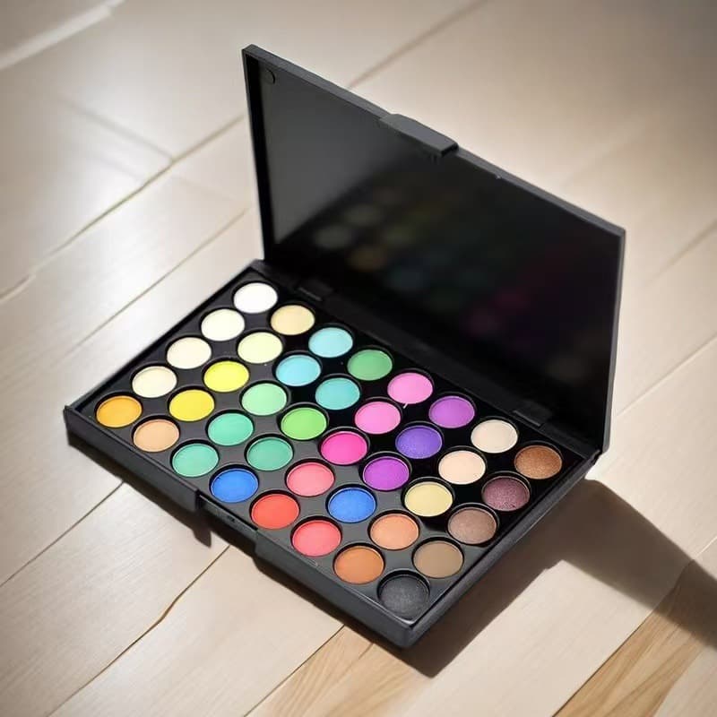 40-Color Eyeshadow Palette, Fine Powder, Easy to Apply, Affordable for Beginners, Daily and Stage Makeup