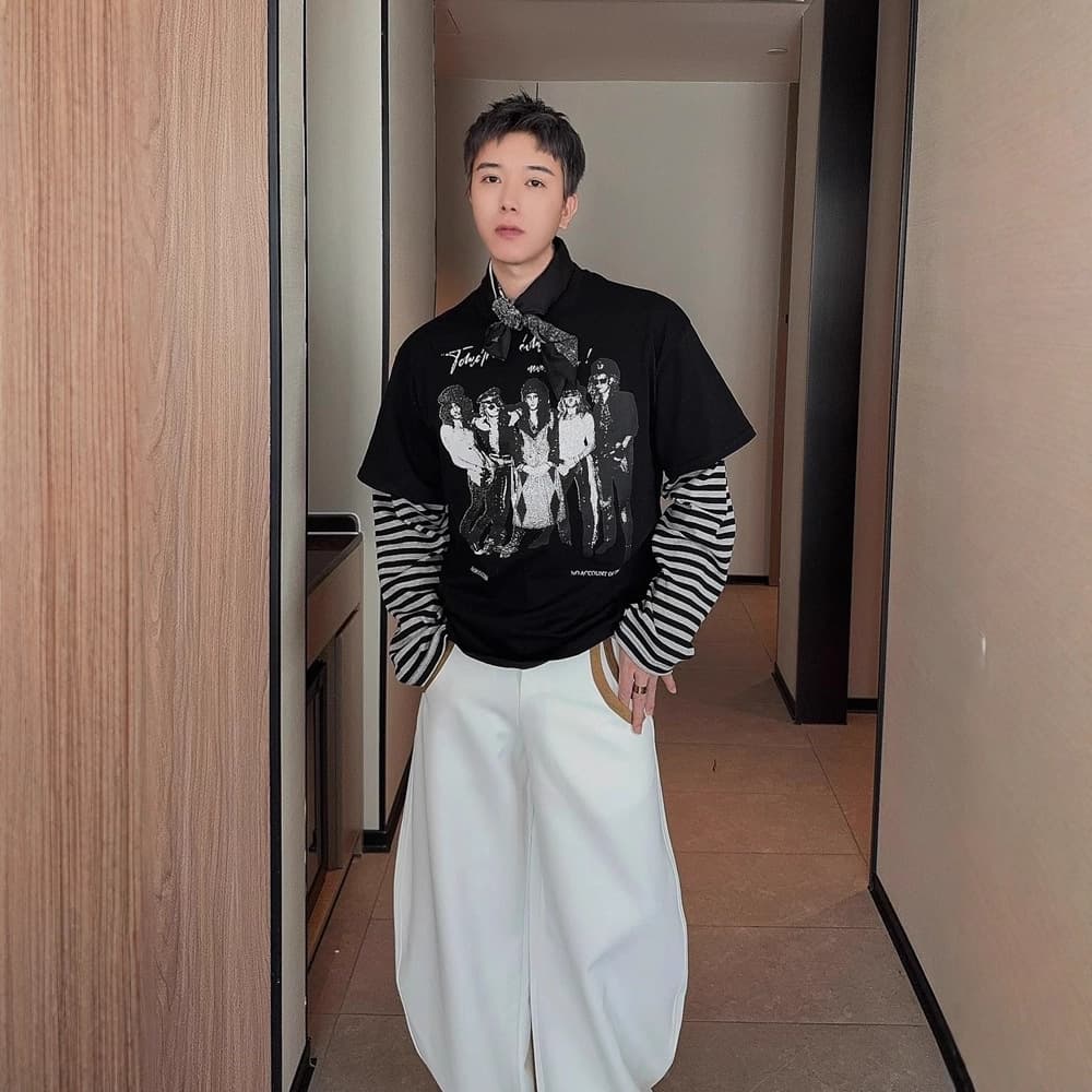 Dark style retro fake two-piece printed long-sleeved T-shirt for boys spring new round neck striped splicing loose top