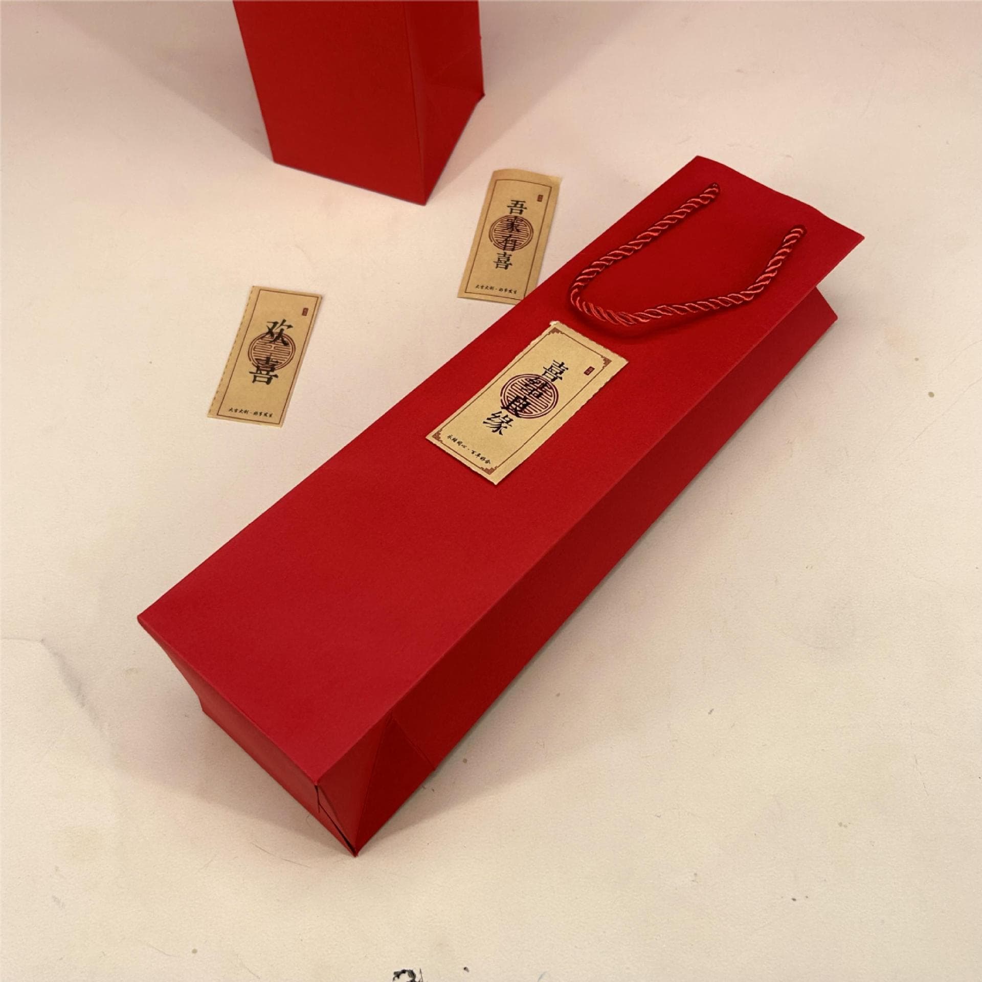 Cigarette gift bag hand-held packaging box wedding engagement proposal cigarette gift box red festive packaging hand bag empty box