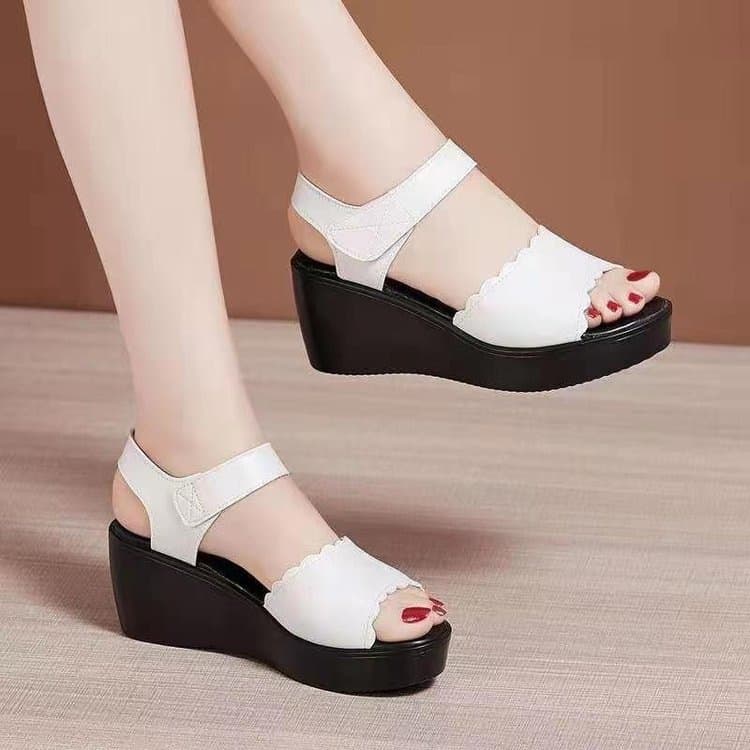 Fashionable wedge heel sandals for women, 2026 summer new style, thick-soled sandals, versatile large size, Velcro peep-toe sandals