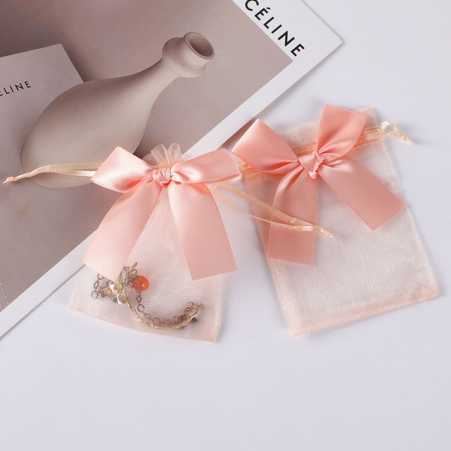 Wholesale champagne-colored bow-tie mesh bags, gift bags, aromatherapy mesh bags, jewelry storage bags, and skincare product packaging.