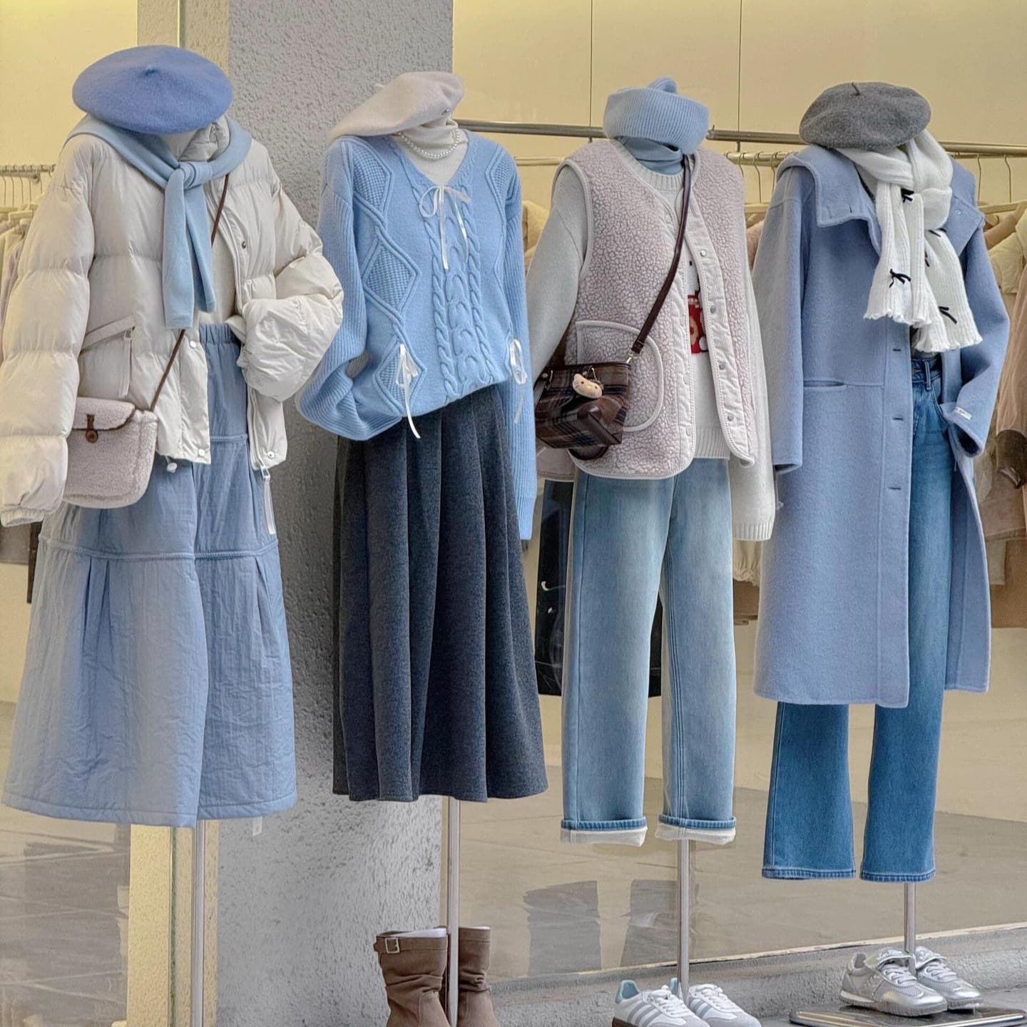 Hangzhou Sijiqing brand discounted women's clothing, down jackets, dresses, pants, mixed styles, physical live streaming stall sources.