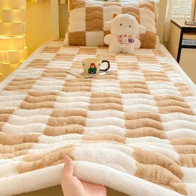 New Thickened Milk Velvet Mattress Pad for Student Dormitory Single Bed, Flannel Bottom Mattress Cover, Bed Blanket, Bed Pad